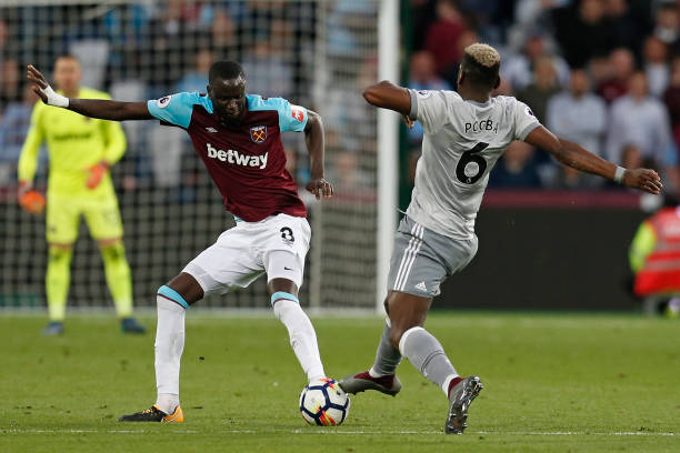 遭遇困难的 遭遇困难的